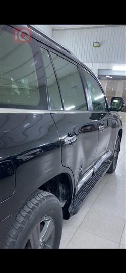 تۆیۆتا لاند کروزەر